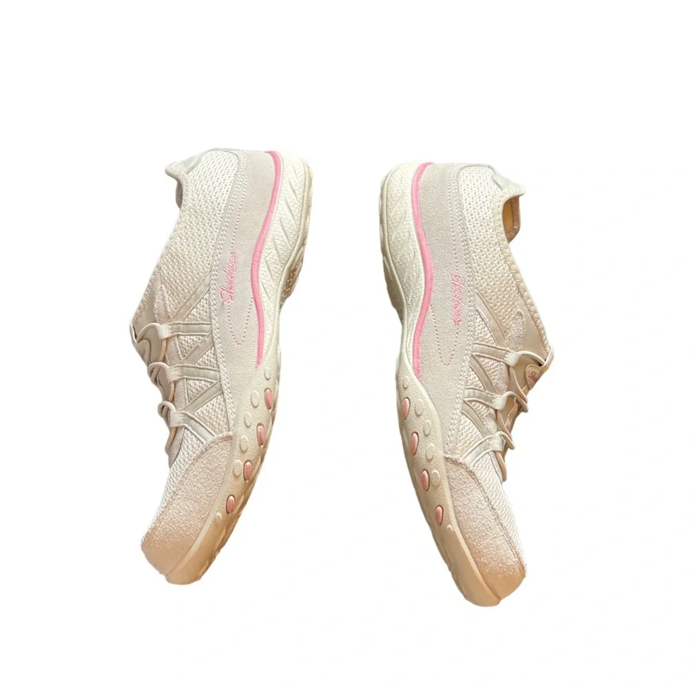 Skechers Women’s Relaxed Fit Memory Foam Sneaker Leather Upper Natural Size 9‎